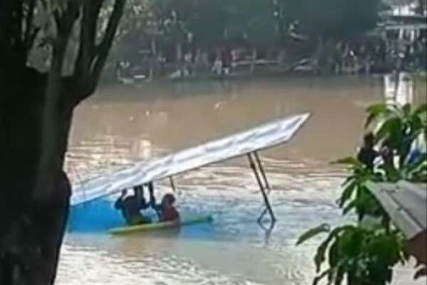 Kronologi Perahu Tambang Yang Tenggelam