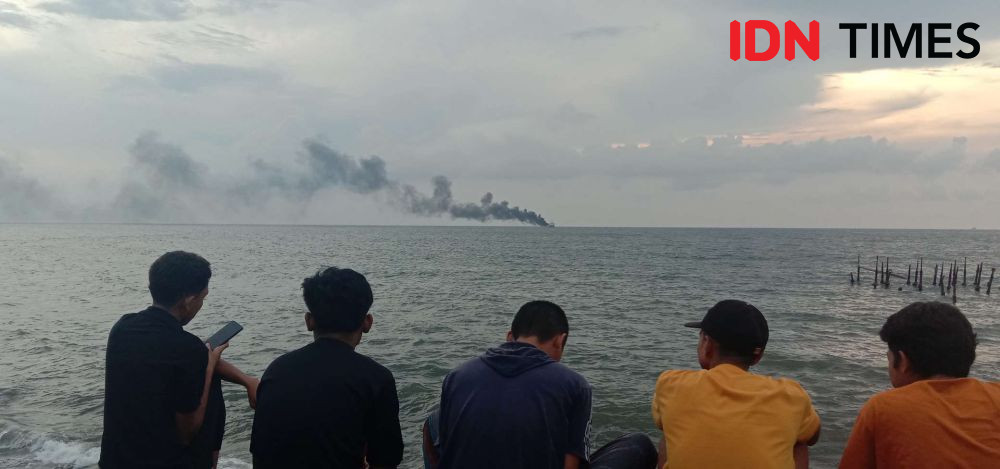 Kapal Pengangkut 5.900 KL BBM Terbakar di Perairan Ampenan Mataram