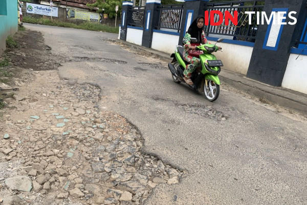 Diduga Sistem Drainase Buruk, Jalan Bandar Lampung Mudah Rusak