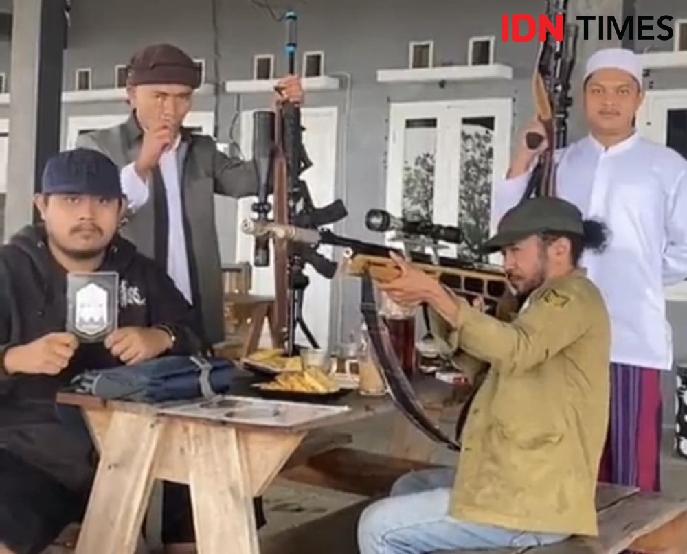 Calon Anggota DKM Al Jabbar Viral Tenteng Pistol, Gubernur: Evaluasi!