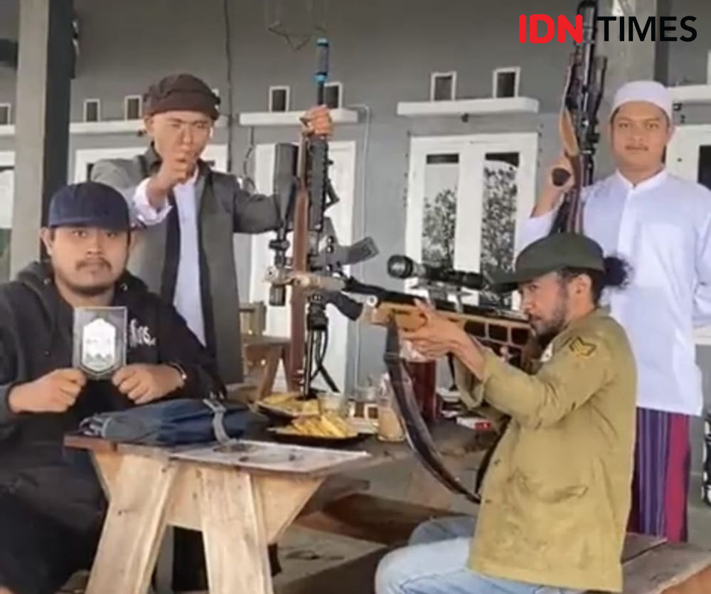 Calon Anggota DKM Al Jabbar Viral Tenteng Pistol, Gubernur: Evaluasi!