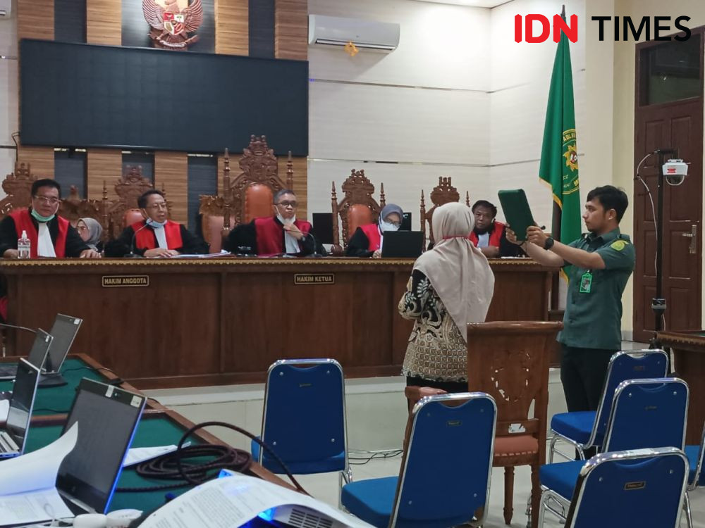 Istri Eks Rektor Unila Tolak Bersaksi untuk Terdakwa Karomani