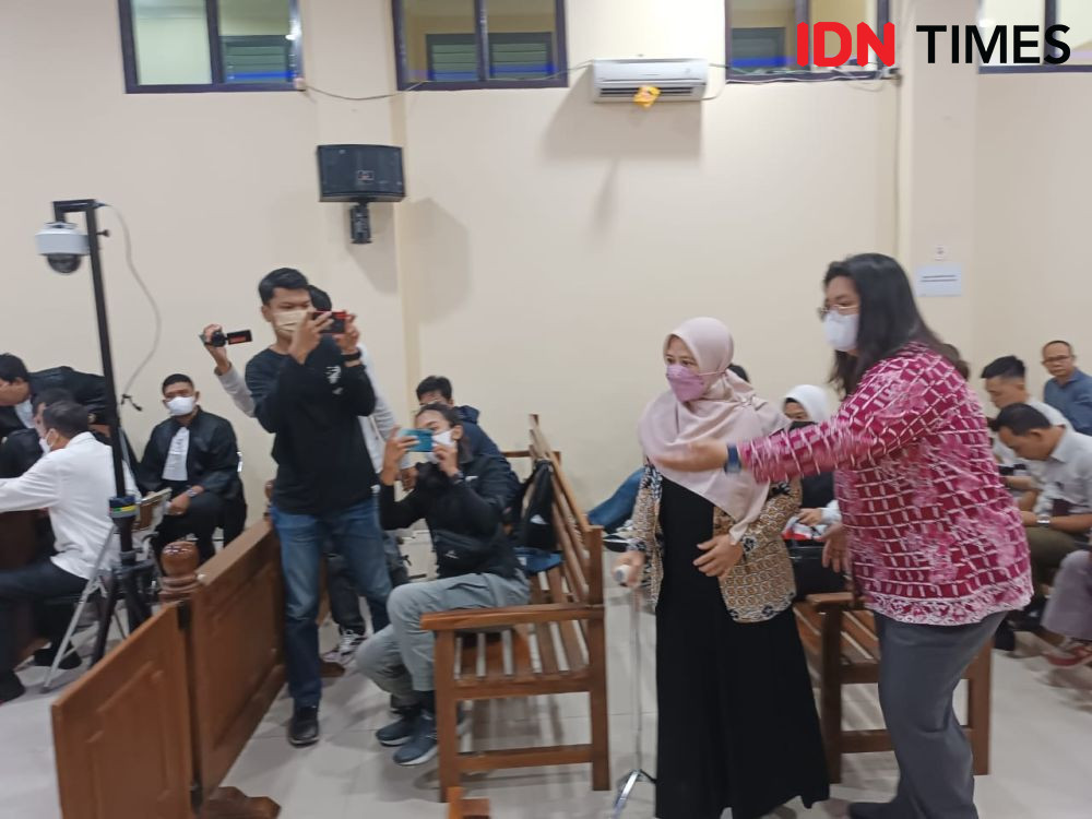 Istri Eks Rektor Unila Tolak Bersaksi untuk Terdakwa Karomani