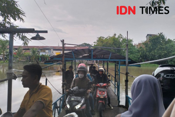 Di Jambangan Karam, Perahu Tambang di Pagesangan Tetap Ramai