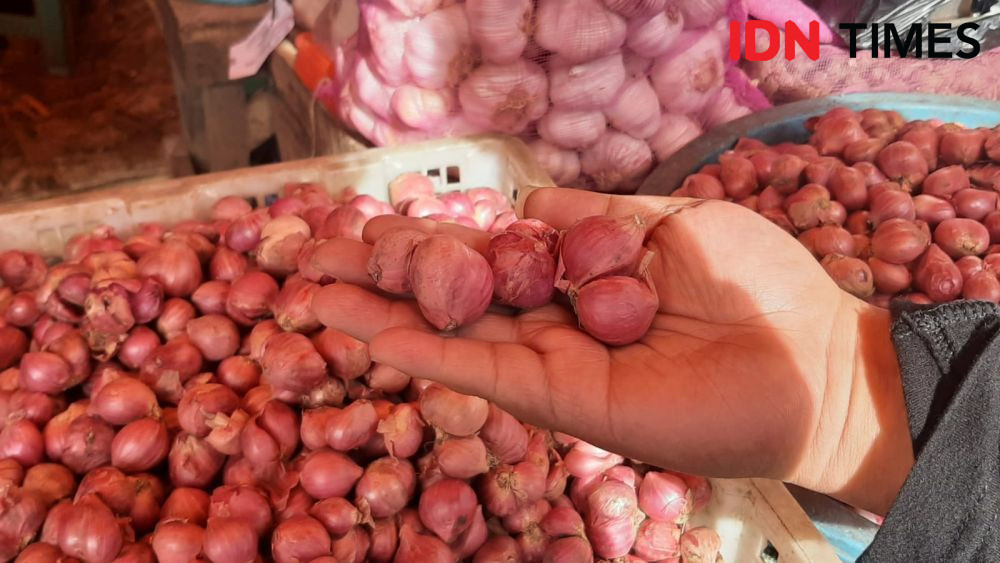 Curhat Pedagang Pasar di Makassar ke Jokowi: Harga Bawang Naik, Pak!