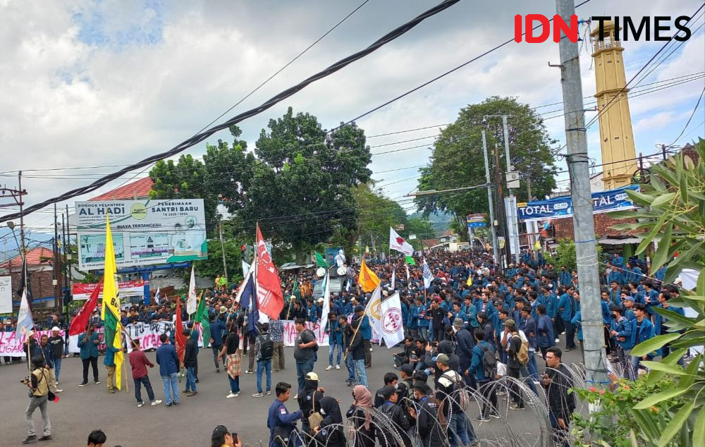 Aksi Mahasiswa Tolak UU Cipta Kerja di Lampung Ricuh Disorot AII 