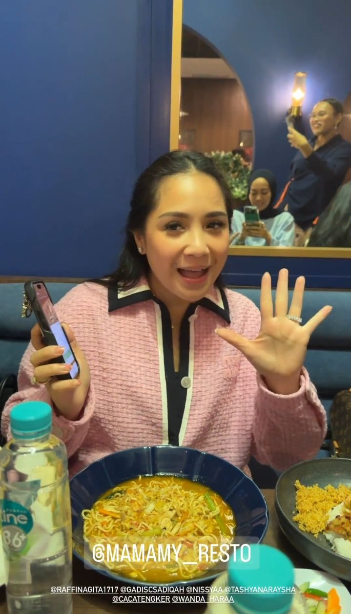 10 Potret Nagita Slavina Bukber Di Resto Mama Amy