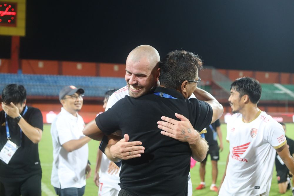Juara Liga 1, Wiljan Pluim Tegaskan Bertahan di PSM