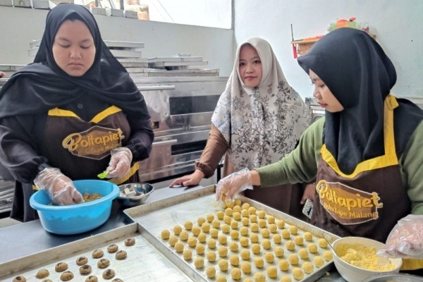 Berkah Pengusaha Kue Lebaran Berlipat Tahun Ini