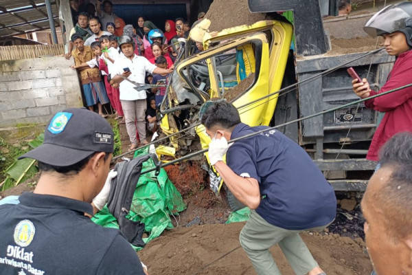 Truk Tabrak Fortuner Dan 3 Motor, Satu Pengendara Tewas