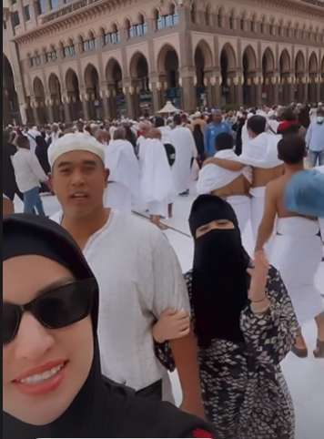 10 Momen Nia Ramadhani Umrah Di Bulan Ramadan, Ajak Mikhayla