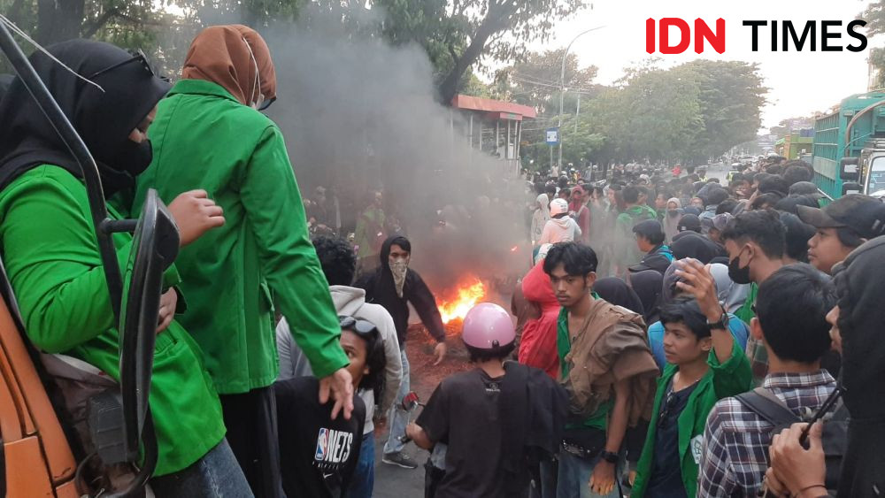Demo Mahasiswa, Jalan Protokol Makassar Macet Parah jelang Buka Puasa