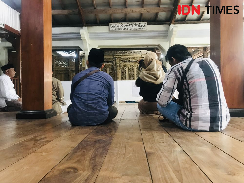 Perjalanan Ramadan Paragon Corp, Ziarah Wali Songo dan Salurkan 5 Ton Beras ke Pesantren API Tegalrejo