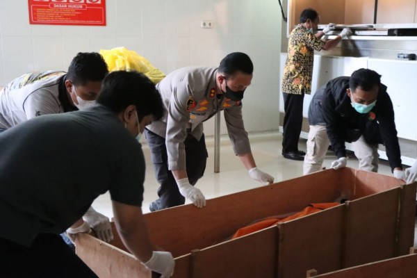 Jenazah Pasutri Korban Dukun Pengganda Uang Dikenali dari Baju