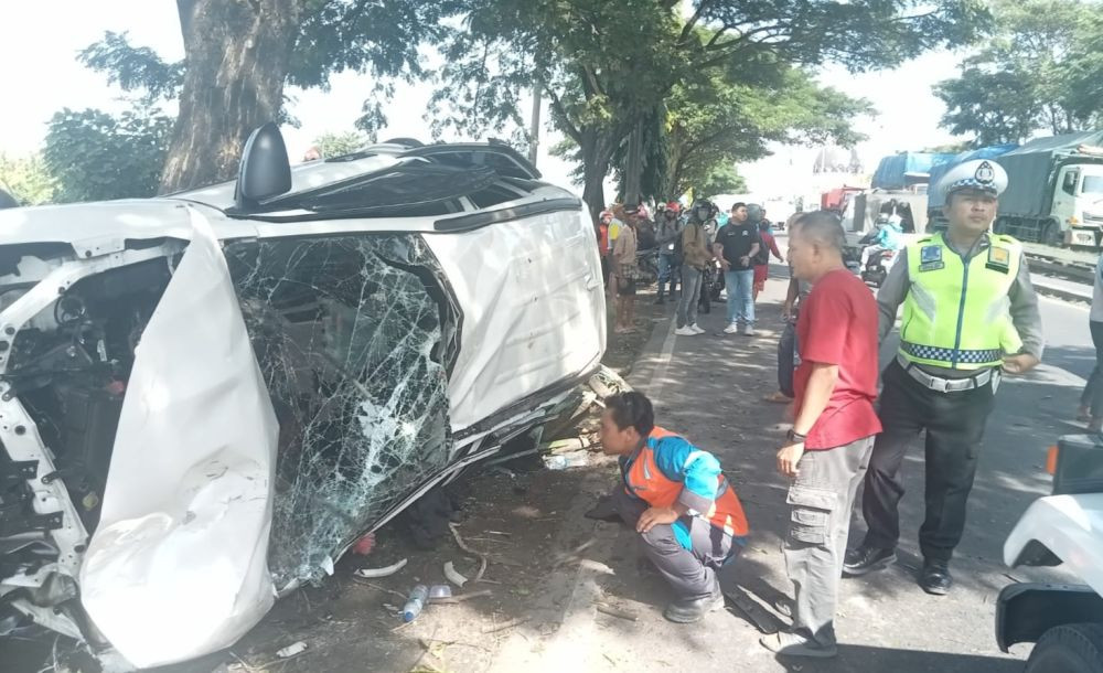 Mobil Tabrak Motor dan Gerobak di Lamongan, Dua Orang Meninggal