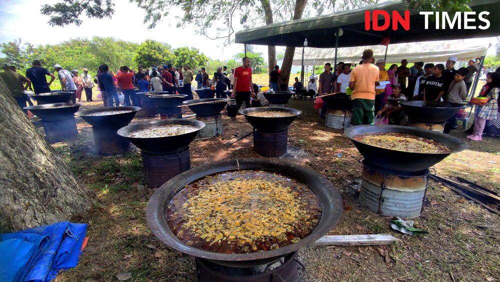 Warga Masak 24 Belanga Kuah Beulangong untuk Peringati Nuzul Quran