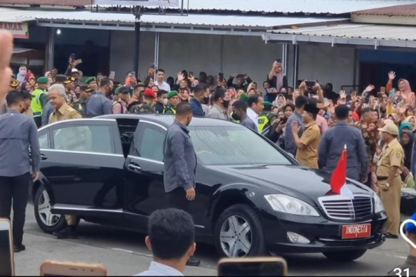 Jokowi Ajak Ganjar Semobil Blusukan Ke Dua Pasar Di Boyolali