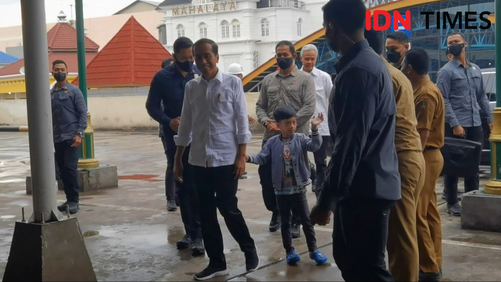 Gibran Ogah Temani Presiden Jokowi Blusukan Bagi-bagi Sembako di Solo
