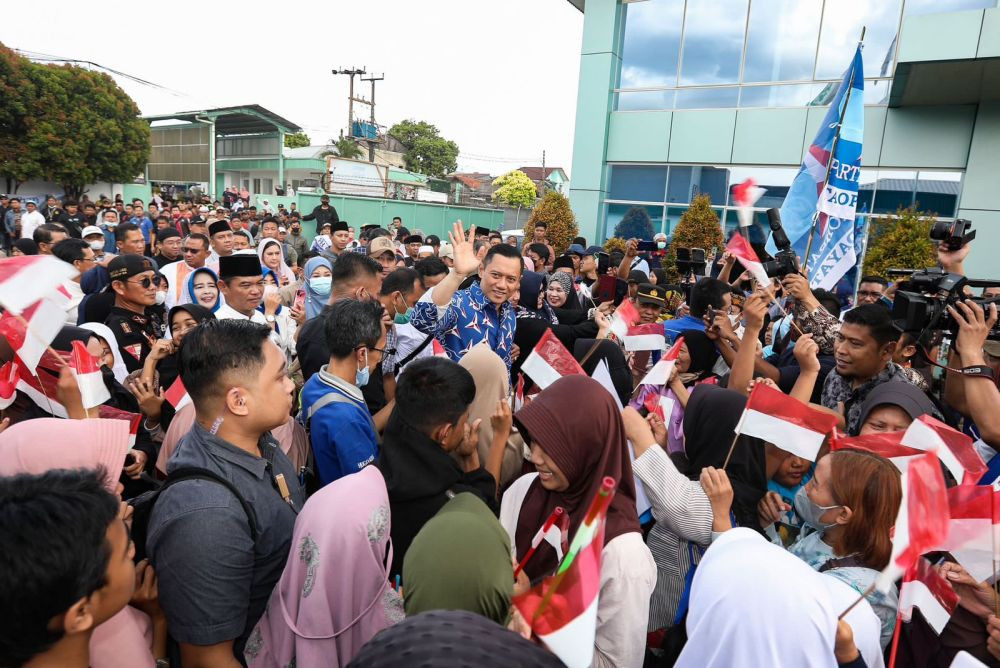 Bukan Sowan ke Tokoh, Safari Politik AHY ke Pabrik Snack di Bogor