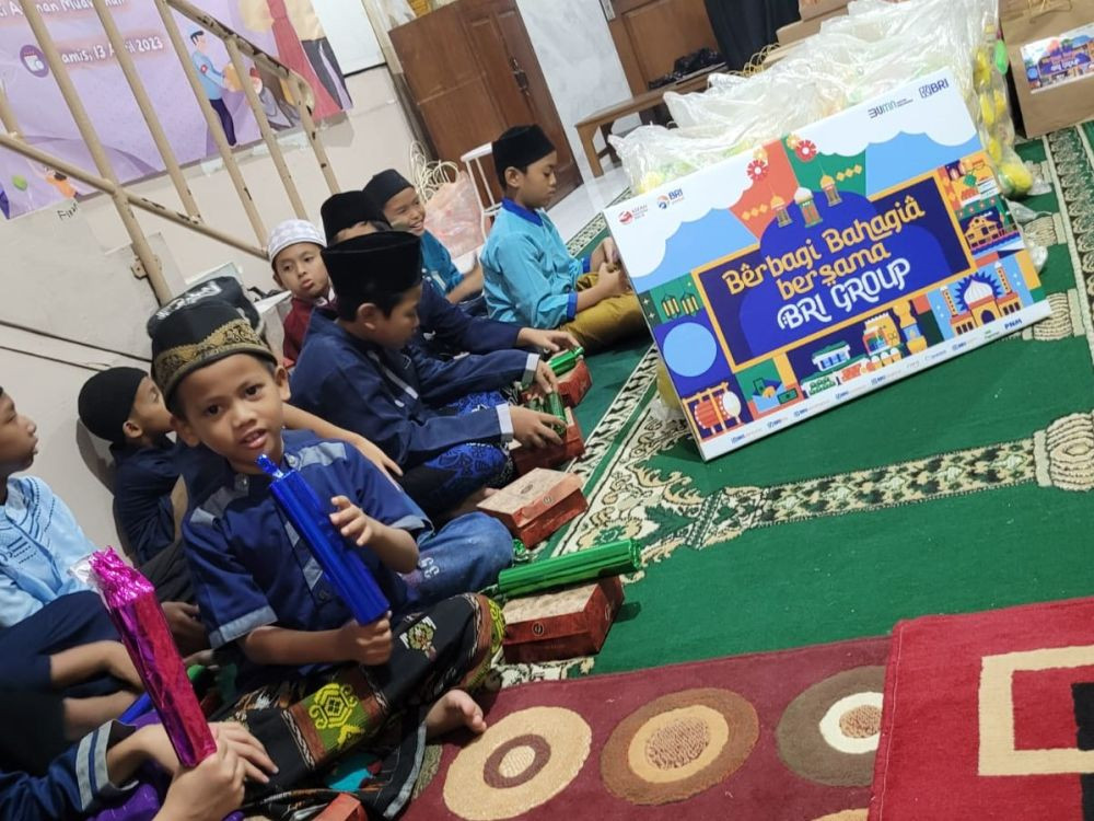 Maknai Bulan Ramadan, BRI Berbagi Kebahagiaan di Panti Asuhan Semarang