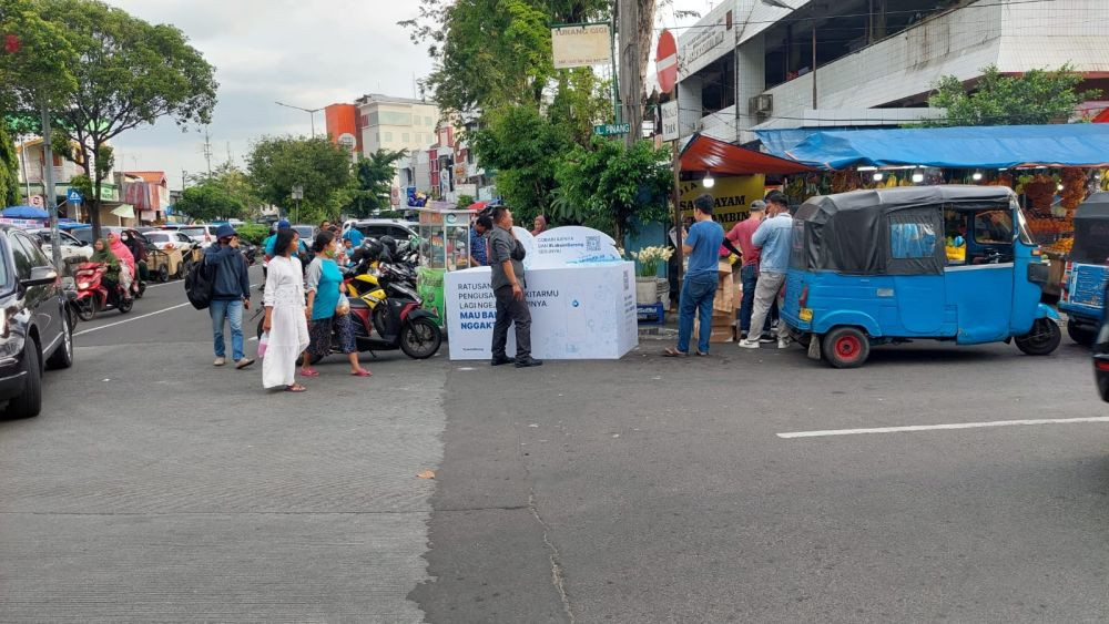 Unik! Ribuan Air Mineral Gratis Dibagikan Jelang Buka Puasa