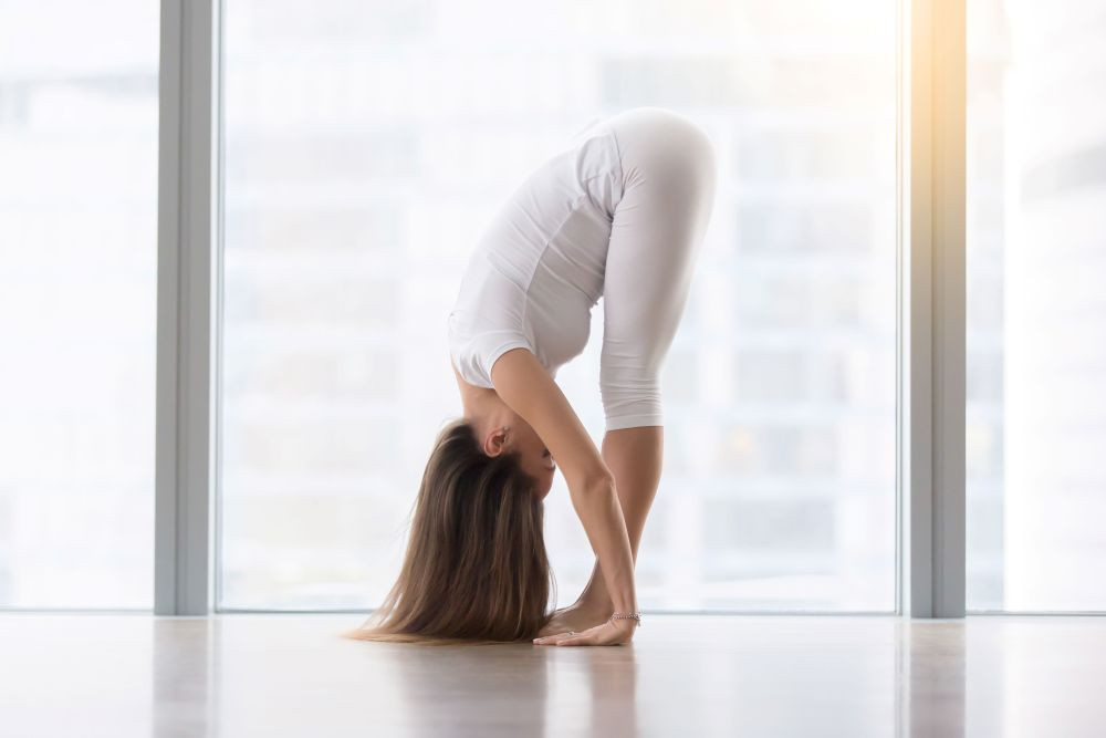 17 Gerakan Yoga Asana Yang Mudah, Lengkap Dengan Gambarnya