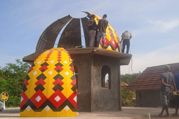 Pengusaha Muda Bandung Serahkan Bantuan Kubah Masjid Al Ishlah Salopa