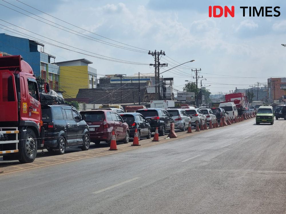 Tak Mendahului Kunci Menghindari Kemacetan di Jalan Lintas Timur