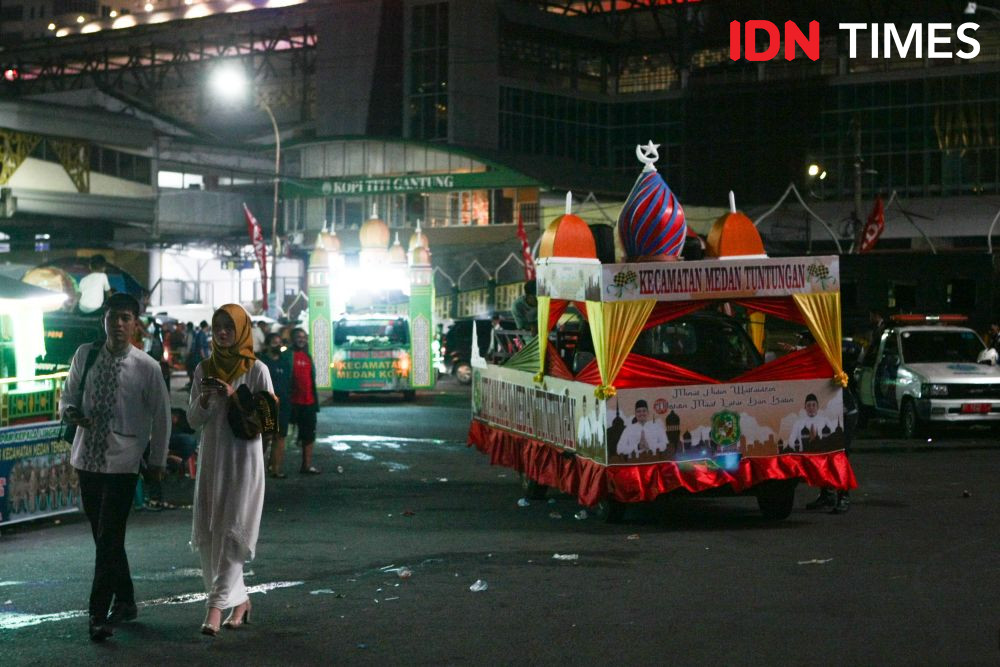 Potret Pawai Takbir Medan, Masyarakat Tumpah Ruah ke Jalan