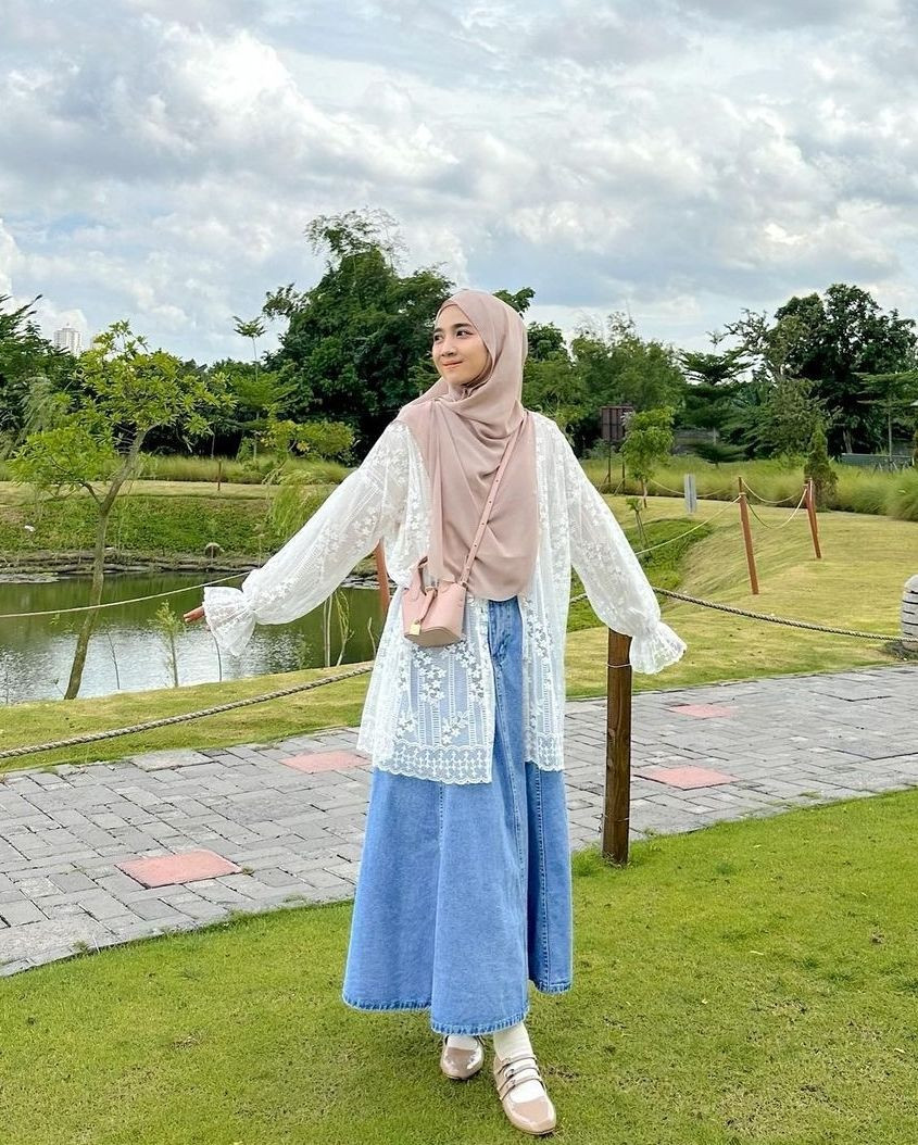 10 Ide OOTD Hijab untuk Piknik, Pakai Dress ala Korea