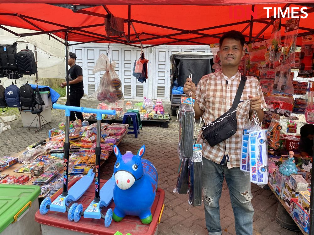 Nasib Penjual Mainan di Medan saat Lebaran, Omzet Turun 500 Persen 