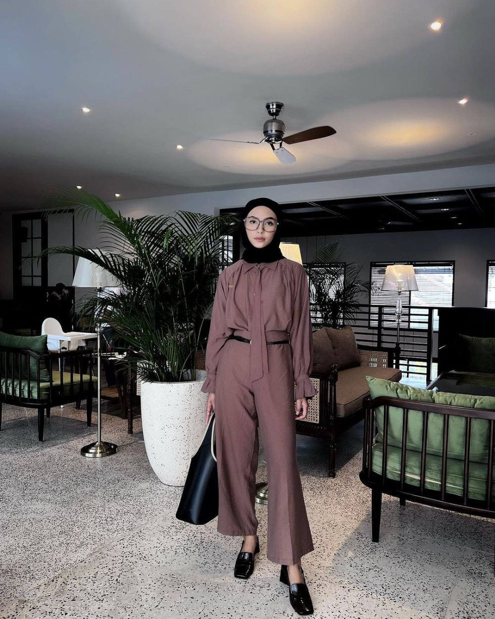 OOTD Hijab Simpel Elegan Yang Cocok Untuk Acara Semiformal