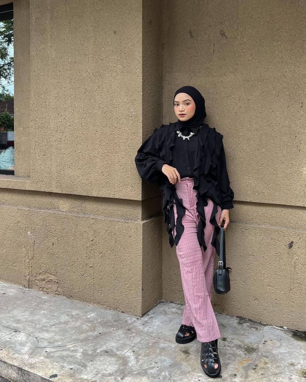 OOTD Hijab Simpel Elegan Yang Cocok Untuk Acara Semiformal