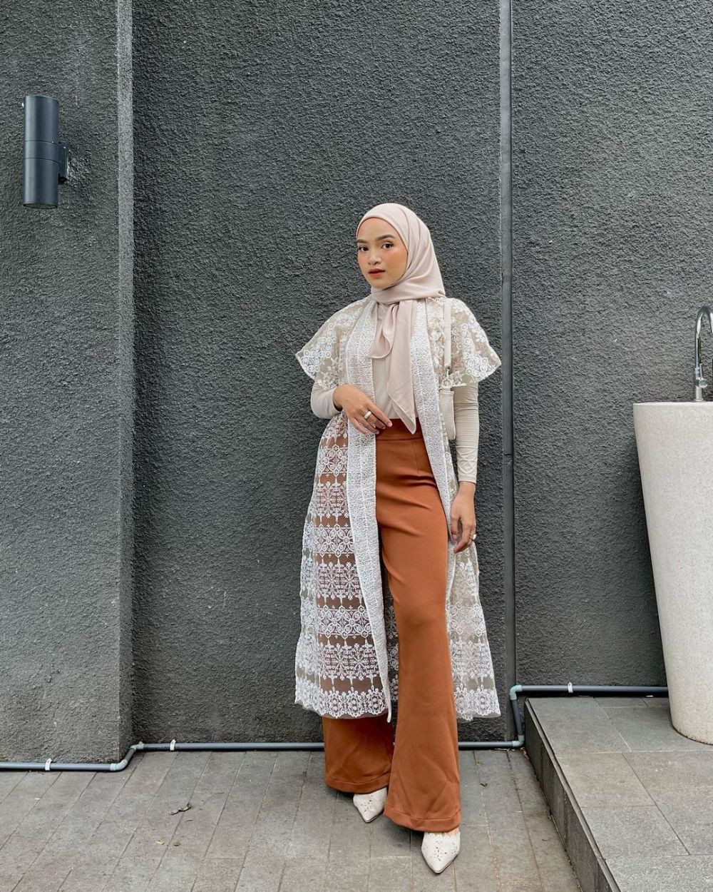 OOTD Hijab Simpel Elegan Yang Cocok Untuk Acara Semiformal