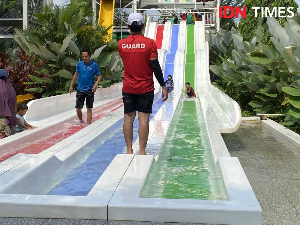 Libur Lebaran, Merci Waterbomm Dipadati Ribuan Pengunjung