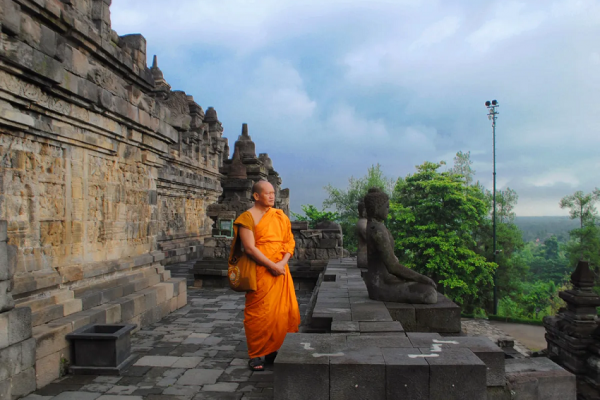 Selain Borobudur, 10 Tempat Ini Bisa Kamu Kunjungi saat Hari Waisak 