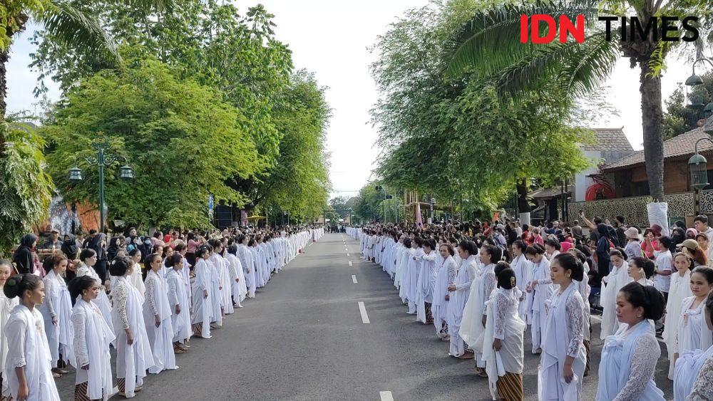 Potret Peringatan Hari Tari di Solo, Ada Sandiaga dan Gibran Ikut Nari