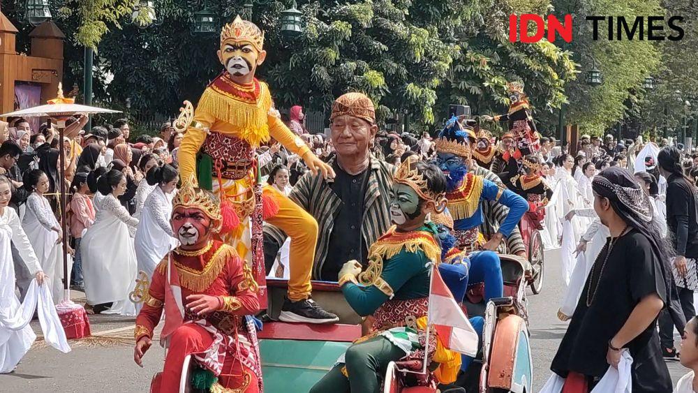 Potret Peringatan Hari Tari di Solo, Ada Sandiaga dan Gibran Ikut Nari