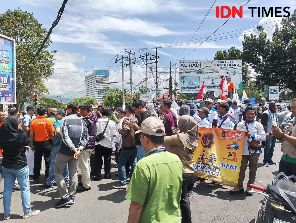 May Day 2023 Lampung, Ratusan Buruh Gelar Aksi Damai hingga Long March
