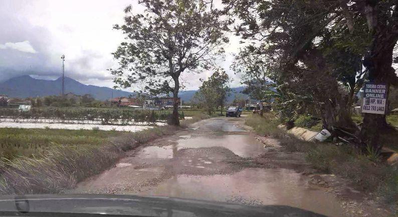 13 Potret Jalanan Rusak di Lampung, Jokowi Bakal Tinjau Langsung