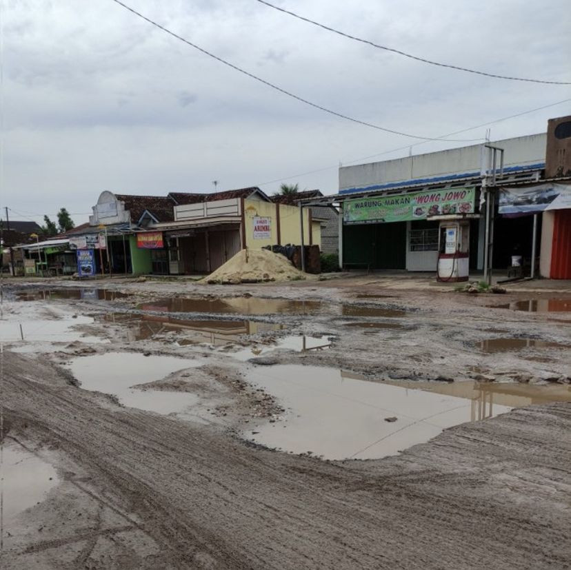 13 Potret Jalanan Rusak di Lampung, Jokowi Bakal Tinjau Langsung