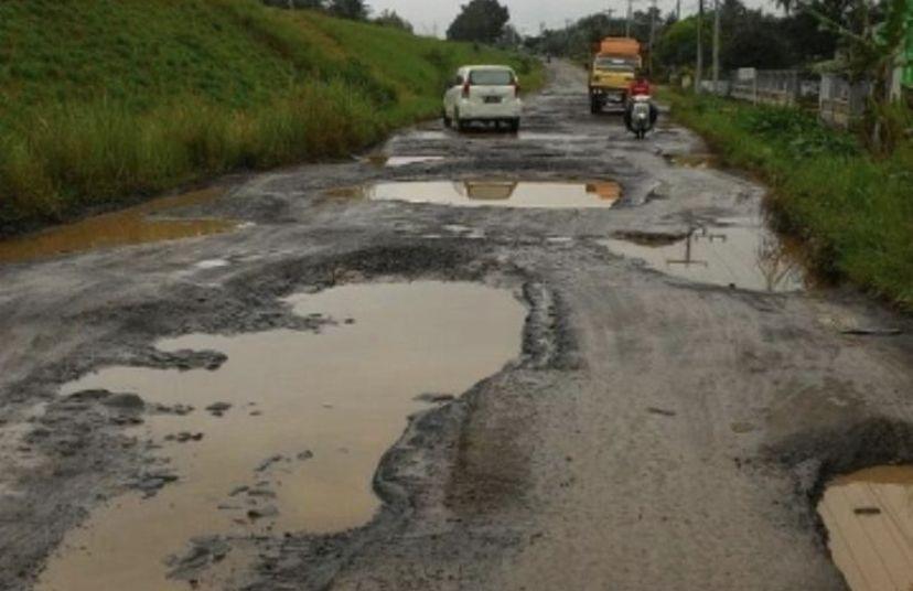 13 Potret Jalanan Rusak di Lampung, Jokowi Bakal Tinjau Langsung