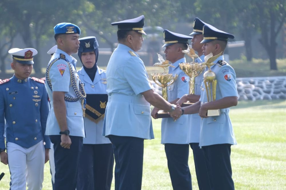 Kasau Hadiri Wingday, Lantik Puluhan Penerbang Muda TNI AU