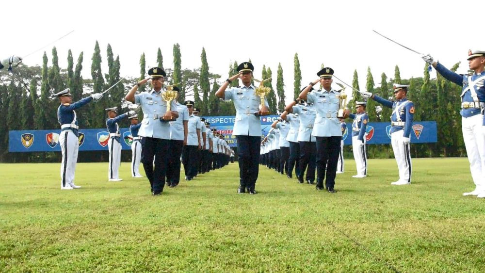 Kasau Hadiri Wingday, Lantik Puluhan Penerbang Muda TNI AU