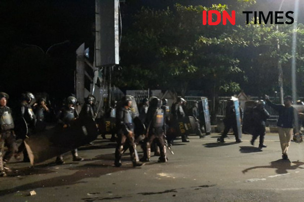 Demo Hardiknas, Mahasiswa Makassar Bentrok dengan Kelompok Misterius