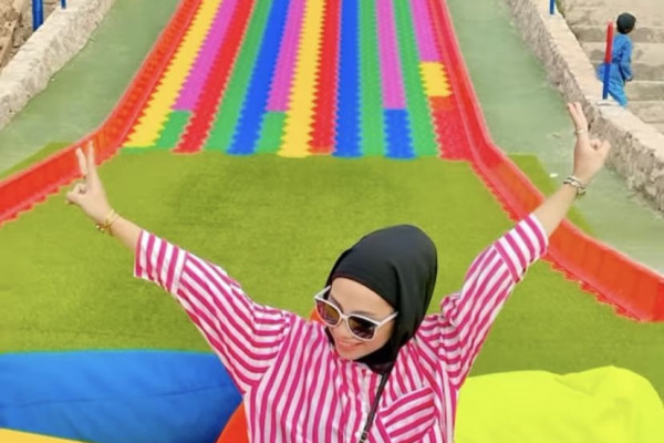 Rainbow Slide Pertama di Lampung, Sensasi Meluncur dari Ketinggian!