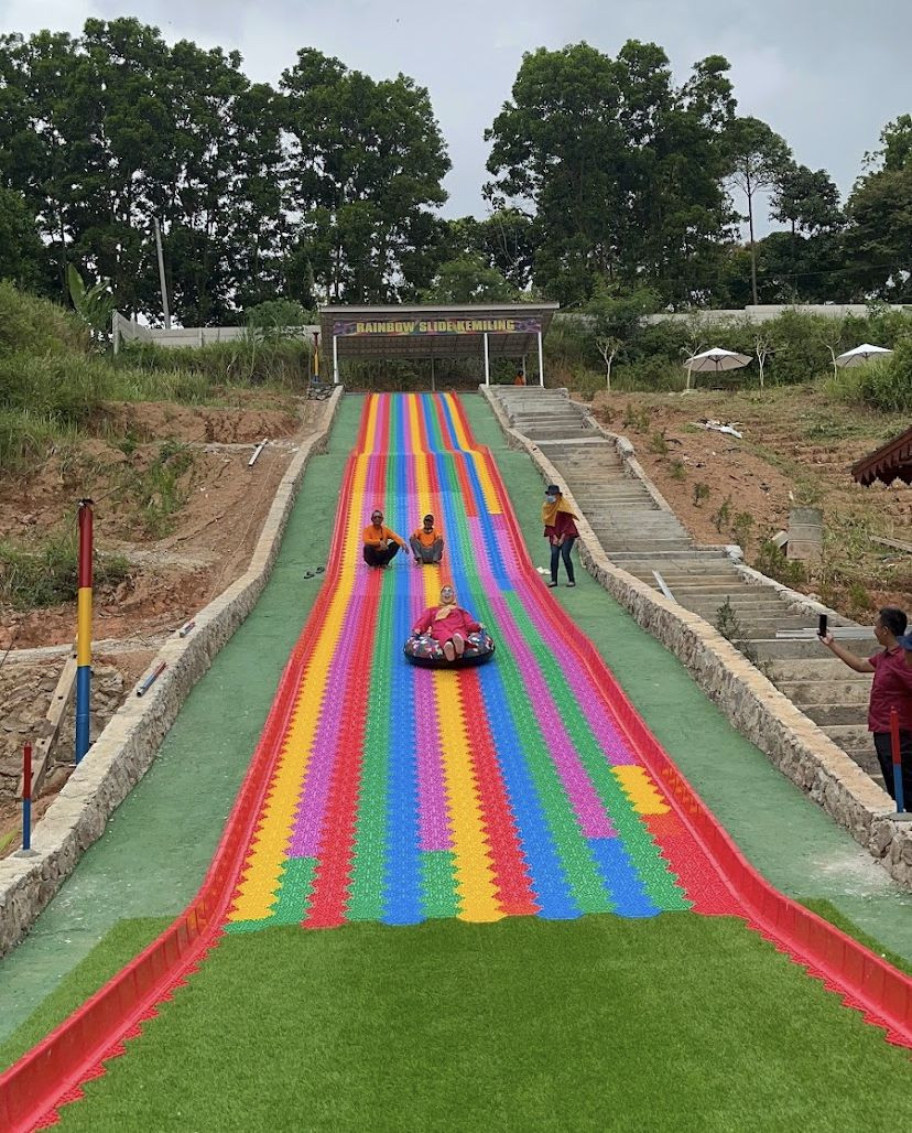 Rainbow Slide Pertama di Lampung, Sensasi Meluncur dari Ketinggian!