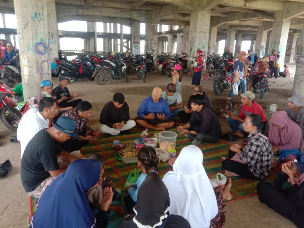 Ratusan Warga Kumpul di Kota Baru Sambut Jokowi, Ternyata Batal Datang