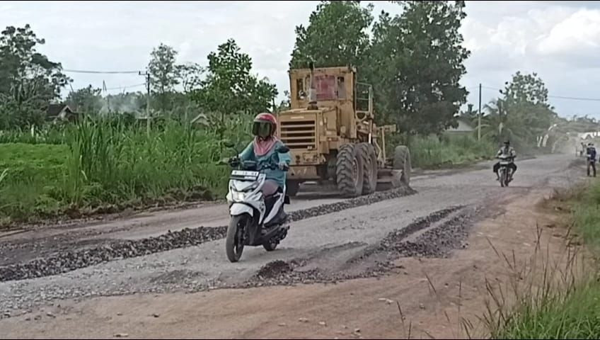 Heboh Jalan Rusak Lampung, Kemendagri: Anggaran Infrastruktur 40 Persen