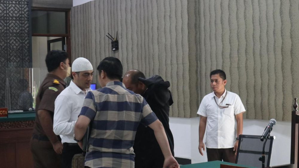 Terdakwa KDRT Ferry Irawan Dituntut 1,5 Tahun Penjara